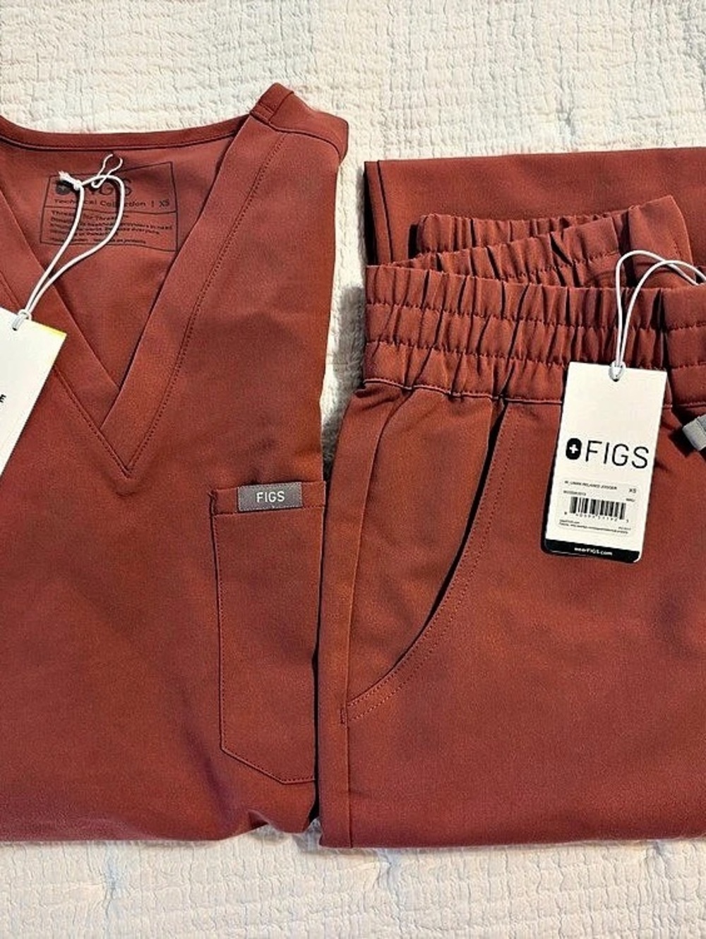 NEW FIGS Catarina One-Pocket Scrub Top & Uman Relaxed Jogger Scrub Pant Set Mauv